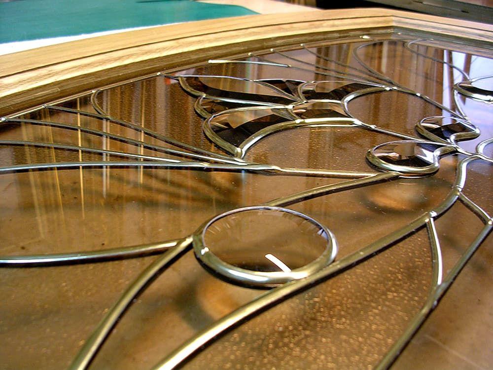 Фигурные элементы стекла в мебели – оригинальный стиль в дизайне интерьера