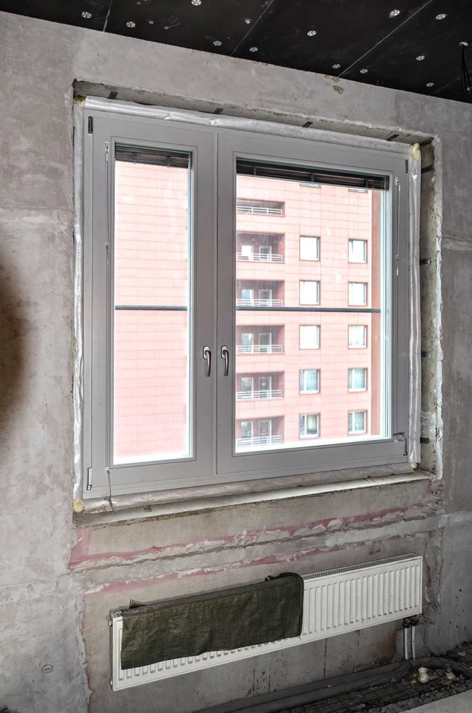 Установлены окна из лиственницы с алюминиевым окладом