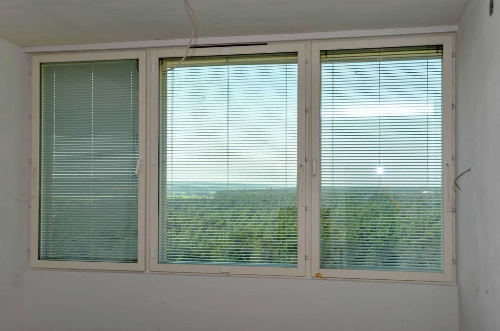 ustanovleny-okna-finskoj-dvuhramnoj-konstrukcii