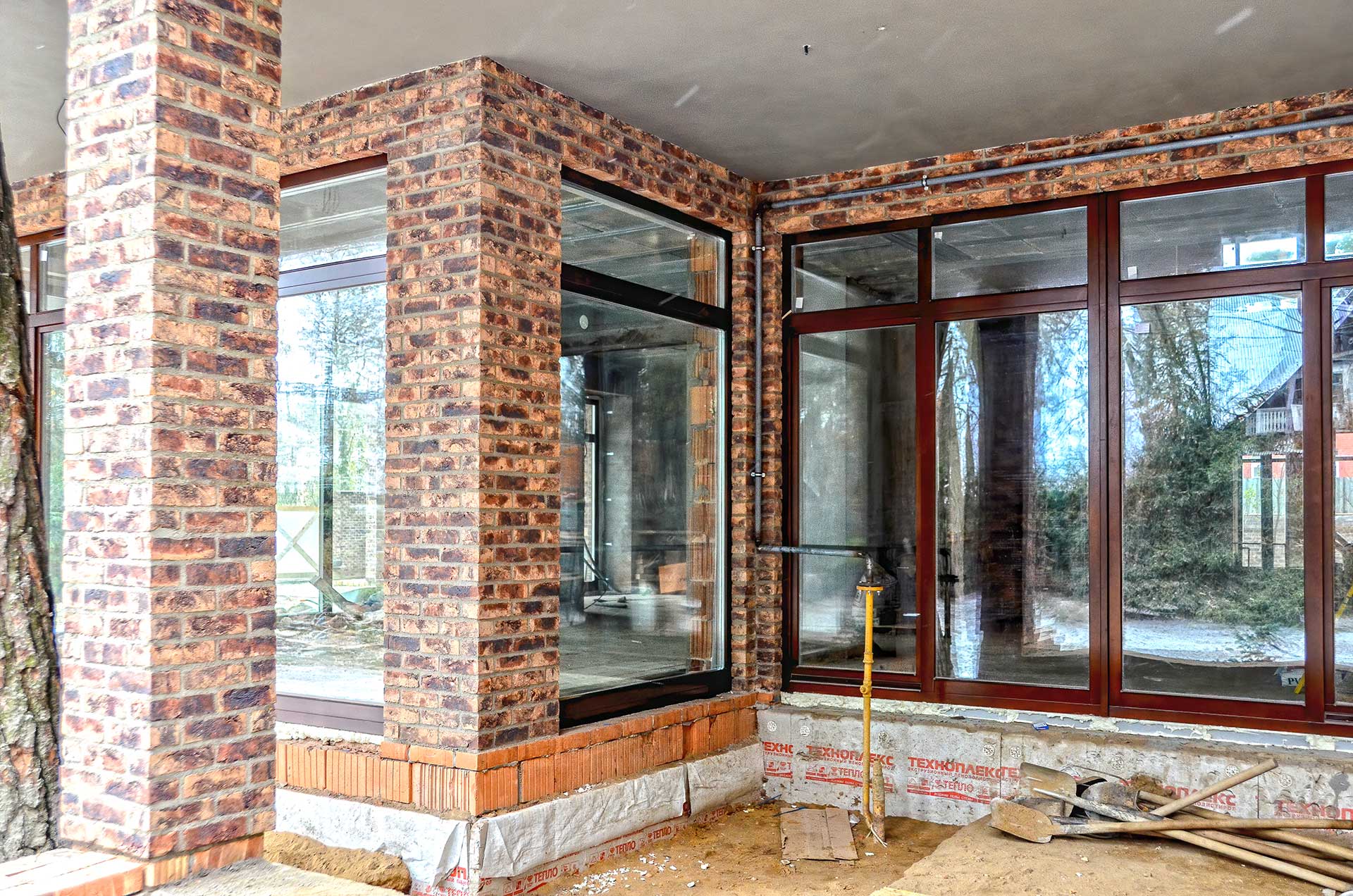 Остекление дома свето прозрачными конструкциями из сосны