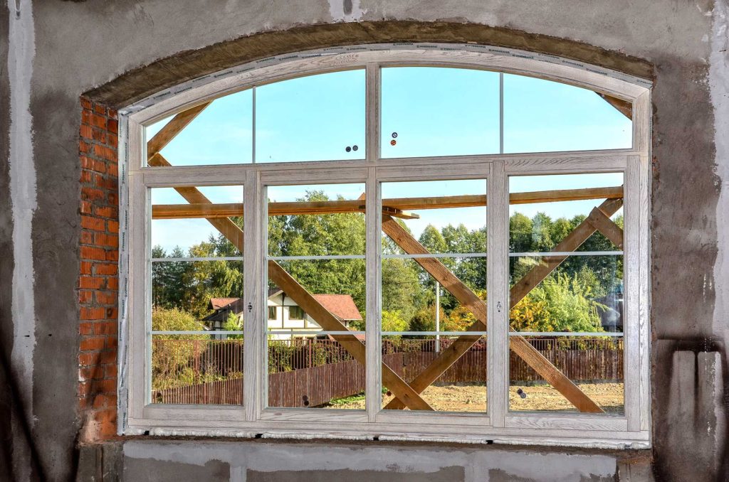 Остекление дома дубовыми окнами