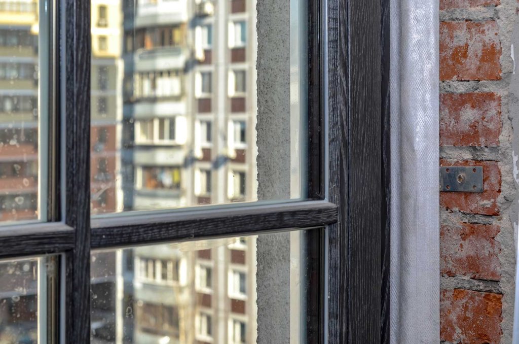 Остекление квартиры дубовыми окнами