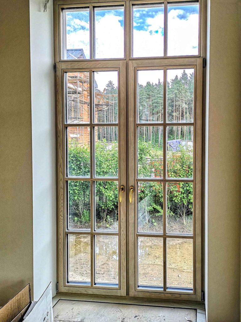 окна из дуба с профилированным штапиком